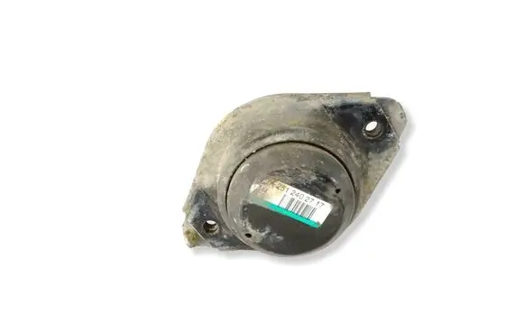Mercedes-Benz R W251 Engine mount bracket A2512402717