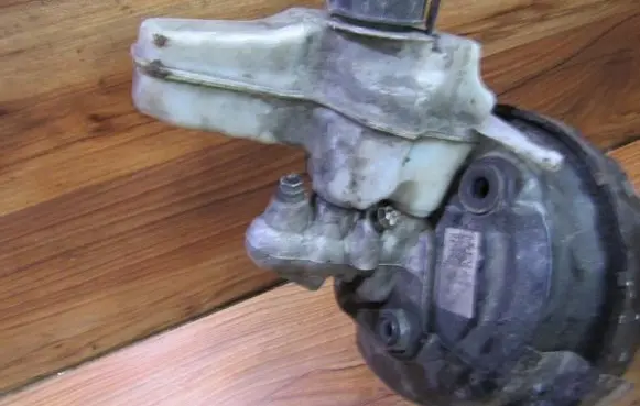 Volkswagen PASSAT B6 Master brake cylinder