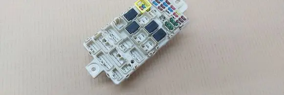 Mitsubishi Space Star Fuse module 8637B733 18637B733 G8CG37MF2Z00