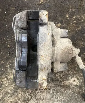 Volkswagen Golf V Front brake caliper