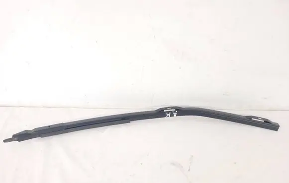 Volkswagen PASSAT B7 Rear door windshield rail 3C9839065A