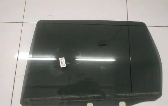 Mitsubishi Outlander Rear door window glass as3
