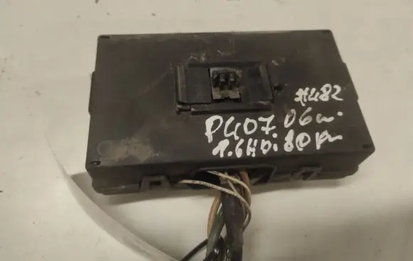 Peugeot 407 Relay mounting block 