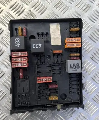 Volkswagen Touran I Fuse box set 1K0937124P