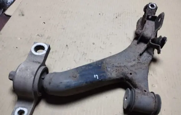Lexus IS 220D-250-350 Front lower control arm/wishbone