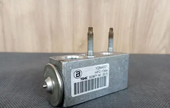 Air conditioning (A/C) expansion valve
