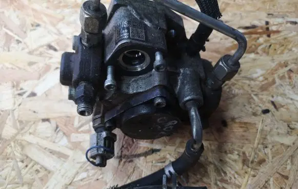 Toyota Corolla Verso AR10 Fuel injection high pressure pump 221000R010 HU2940000316 07J02389