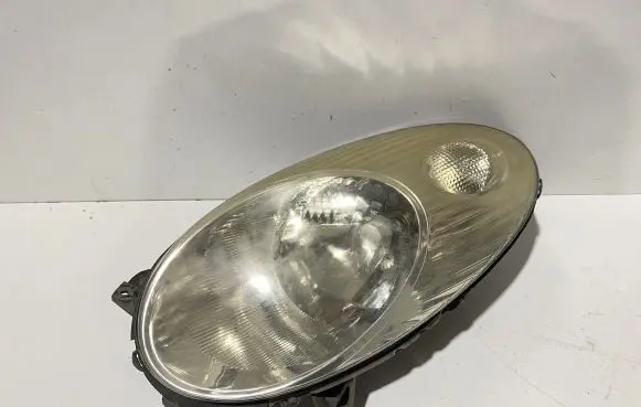 Nissan Micra Headlight/headlamp 26060AX700