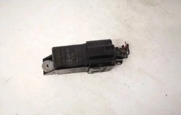 Skoda Superb B6 (3T) Glow plug pre-heat relay 0281003038