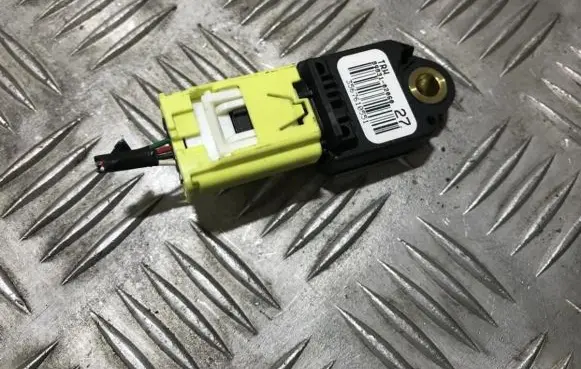 Toyota Auris 150 Airbag deployment crash/impact sensor 8983102060 89831-02060