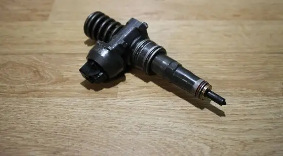 Volkswagen PASSAT B6 Fuel injector 038130073BN