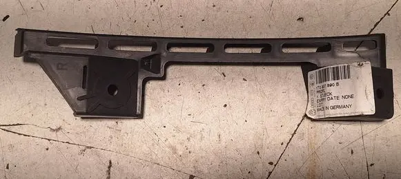 Front bumper mounting bracket