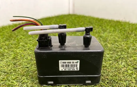 Mercedes-Benz ML W164 Central locking vacuum pump A3510020010 0008002548 2101340435