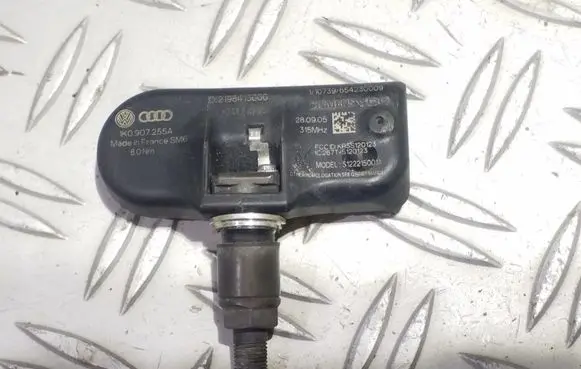 Volkswagen PASSAT B6 Tire pressure sensor 1K0907255A S122215001A L249VW2