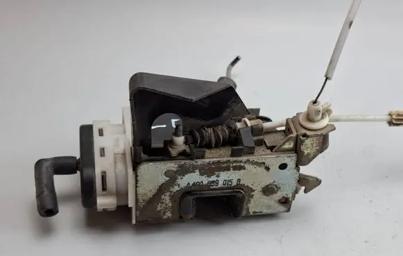 Audi 100 S4 C4 Rear door lock 4A0839015B
