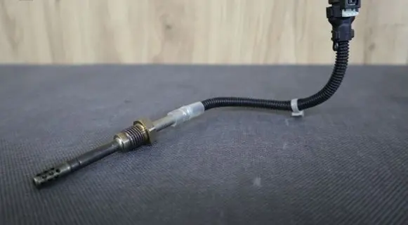 Mercedes-Benz SLK R172 Exhaust gas temperature sensor 0009051132 A0009051132