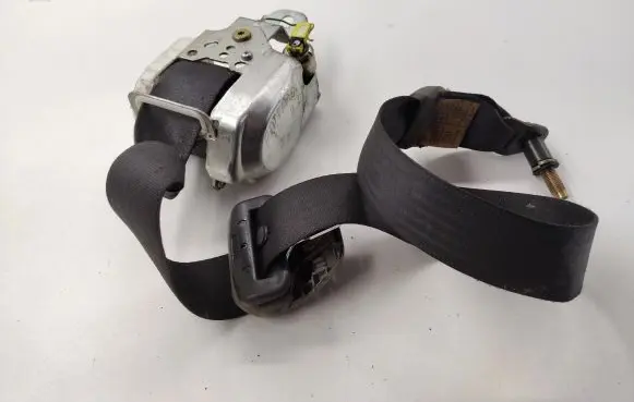 Nissan Pathfinder R51 Front seatbelt
