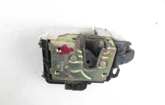 Volkswagen Vento Front door lock 1H1837016