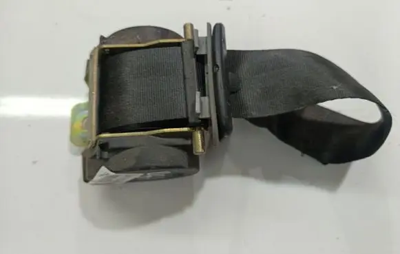 Renault Thalia I Rear seatbelt 049012