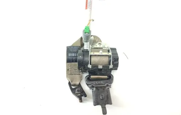 Volvo V70 Front seatbelt 39859395