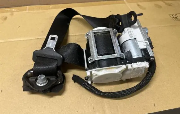 Mercedes-Benz GL X164 Front seatbelt A2518602986 2518602986