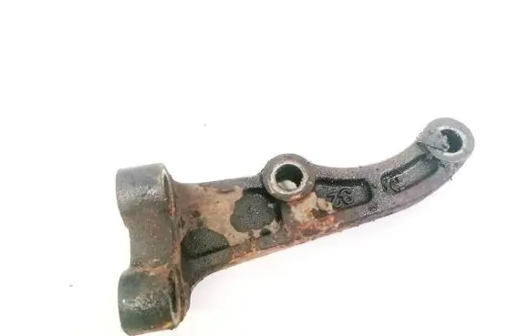 Hyundai Santa Fe Engine mounting bracket