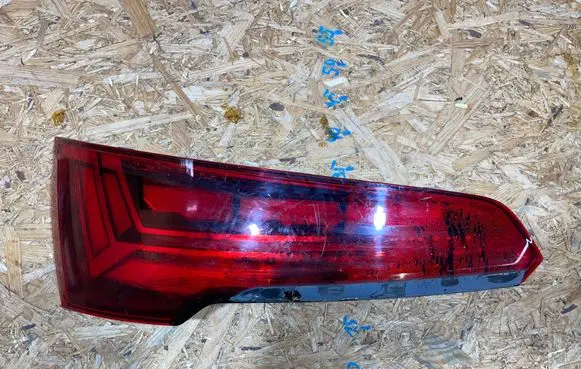 Tailgate rear/tail lights