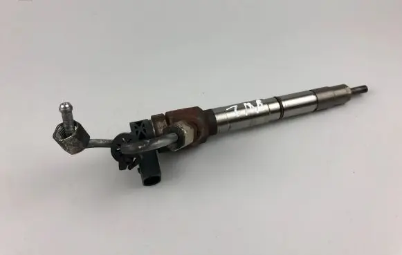 Volkswagen PASSAT B8 Fuel injector 04L130277AC