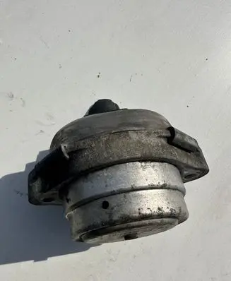 BMW X5 E53 Engine mount bracket 6750444