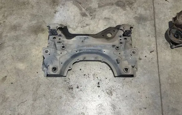 Peugeot 3008 II Front subframe 770770
