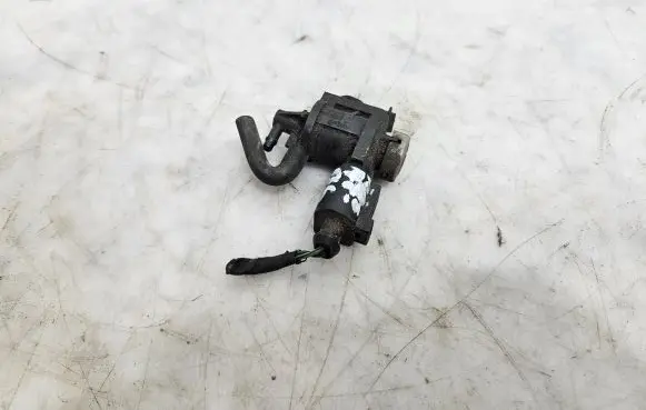 Volkswagen PASSAT B6 Turbo solenoid valve 1K0906283A
