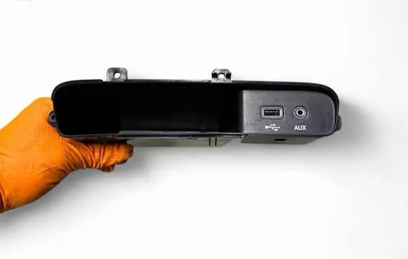 Chrysler Pacifica USB socket connector 68229840AA 33242422