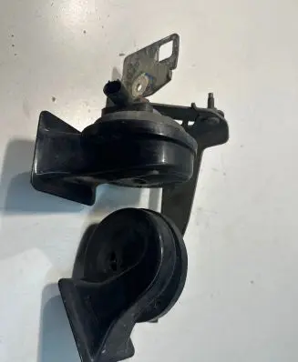 BMW 5 E60 E61 Horn signal 6935987 6935709