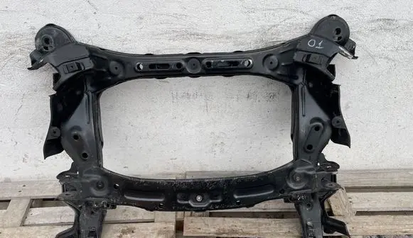 Hyundai Genesis Engine mounting bracket 62410B1500