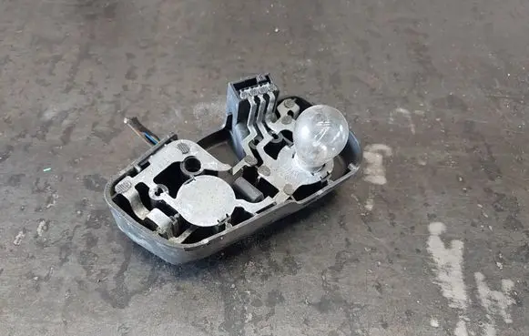 BMW 3 E46 Tail light bulb cover holder 8374810 230570R