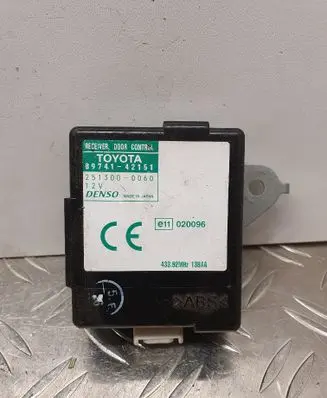 Toyota Avensis T250 Door central lock control unit/module 8974142151