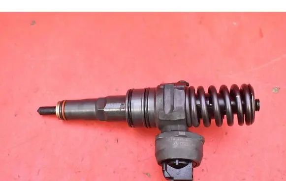 Volkswagen Golf IV Fuel injector 038130073AG