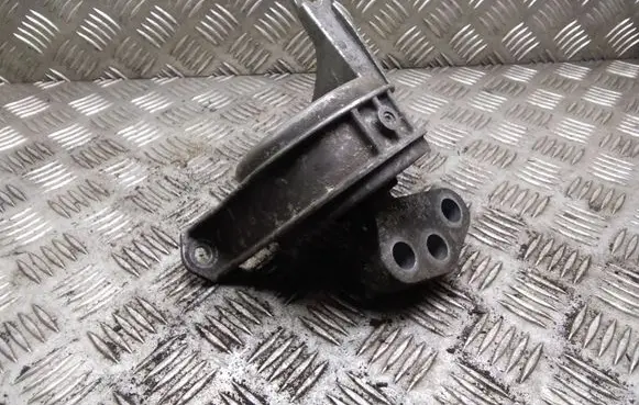 Opel Zafira B Engine mount bracket