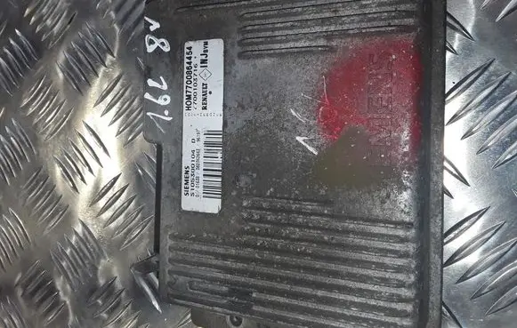 Renault Megane I Engine control unit/module S105300104D 7700103716 HOM7700864454