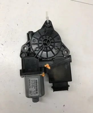Hyundai Tucson TL Front door window regulator motor 82450D7010 001100710032