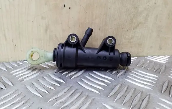 BMW 1 E81 E87 Clutch master cylinder 21526773670
