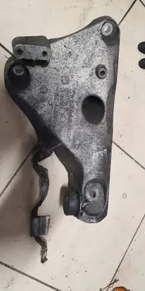 BMW X5 E70 Engine mounting bracket 6790021