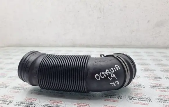 Skoda Octavia Mk2 (1Z) Air intake hose/pipe 1K0129684B