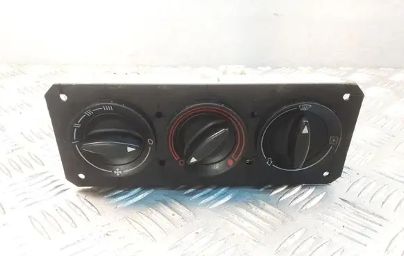 Audi A4 S4 B5 8D Climate control unit 030395A