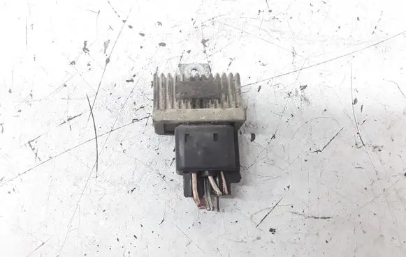 Renault Megane II Glow plug pre-heat relay 7700115078