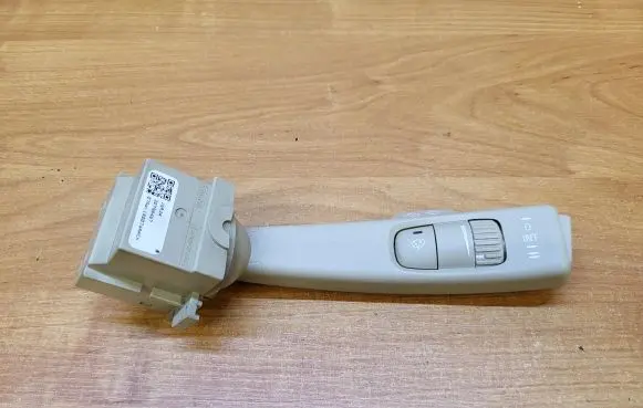 Volvo XC70 Wiper control stalk 30798467 J6R3A 180074AACH