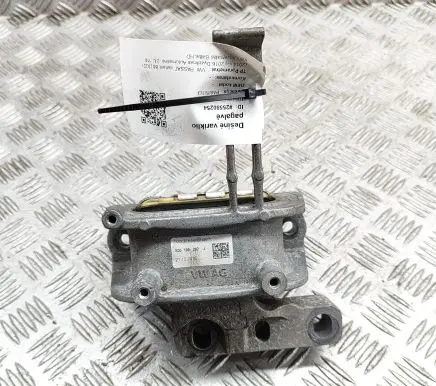 Volkswagen PASSAT B8 Engine mount bracket 3Q0199262J