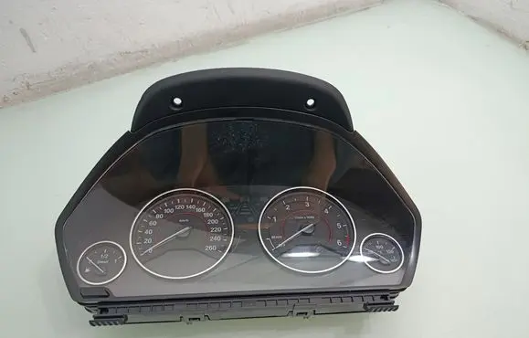 Speedometer (instrument cluster)