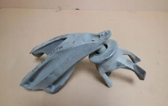 Volkswagen Transporter - Caravelle T6 Engine mounting bracket