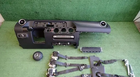 Mercedes-Benz GLA H247 Airbag set with panel AA111608